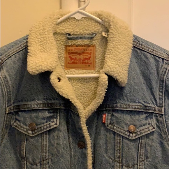 Levis women’s original Sherpa trucker - Picture 3 of 3